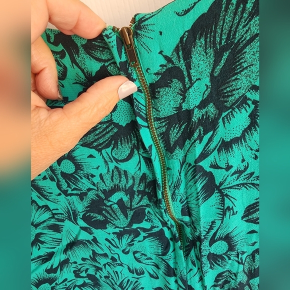 Maeve Anthropologie Loose Fit Mini Dress in Green and Black Floral Print Sz 2 - Picture 6 of 6